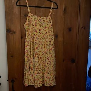 Women’s Old Navy L tiered strap floral dress with pockets